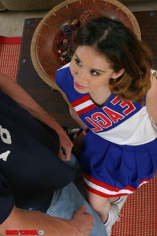 16P dirty cheerleader showing her shaved pussy