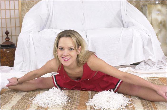 15P Hot cheerleader panty flashing