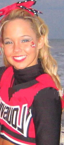 20P Real teen cheerleader nude for her bf