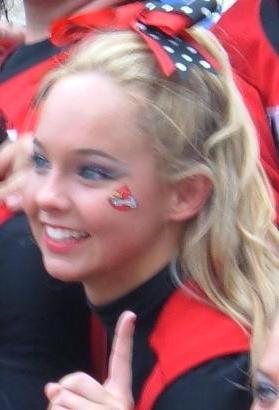 20P Real teen cheerleader nude for her bf