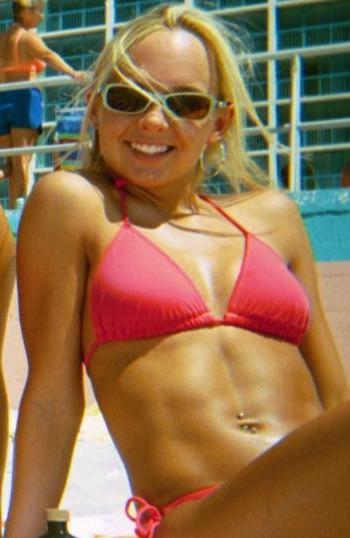 20P Real teen cheerleader nude for her bf