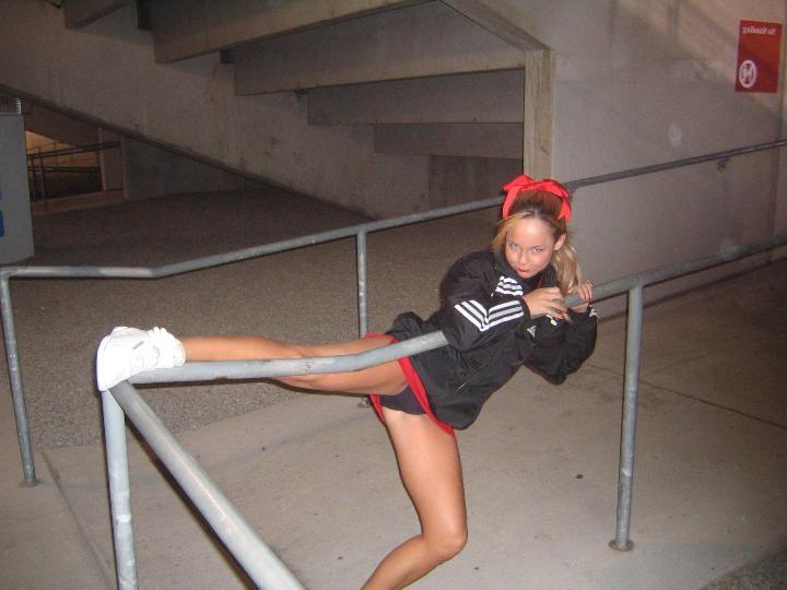 20P Real teen cheerleader nude for her bf