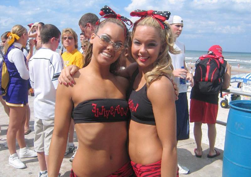 20P Real teen cheerleader nude for her bf