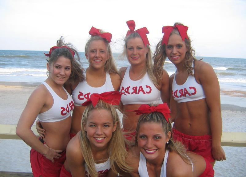 20P Real teen cheerleader nude for her bf