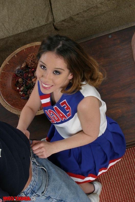 18P Brunette cheerleader gets gangbanged