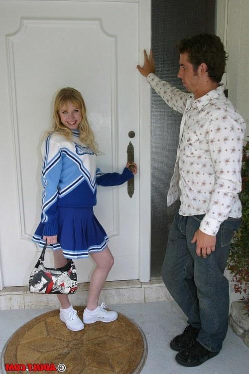 17P Blonde cheerleader gets drilled with two schlongs