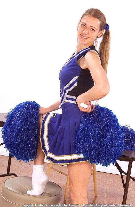 12P Mature babe in her cheerleader uniform