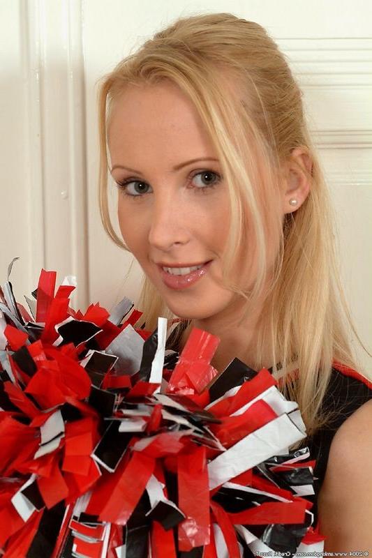15P Cheerleader has a rash on her cunt