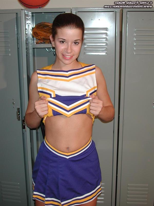 16P Joey Does Nude Cheerleading