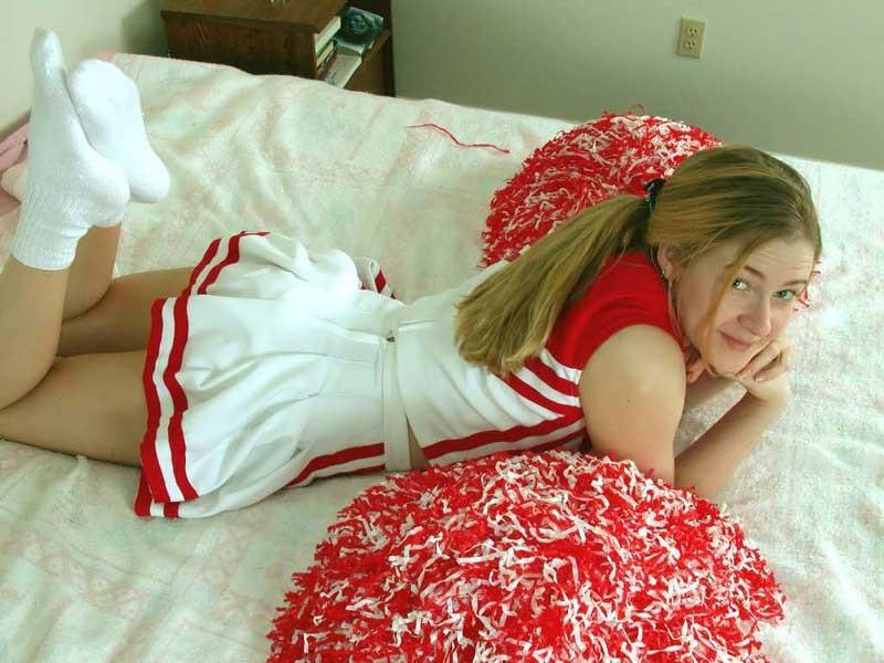 15P cute teen cheerleader babe strips