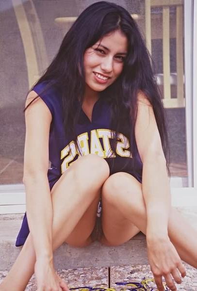 20P Cute Cheerleader Pussy