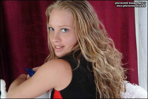 20P Sorority honeys exposing wetness