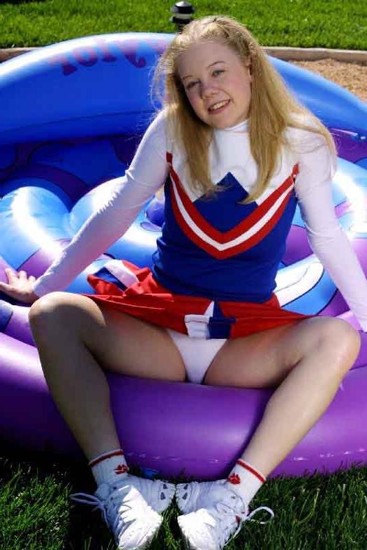 15P nasty cheerleaders showing it all