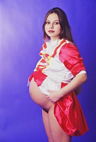 20P Pregnant Cheerleader nude