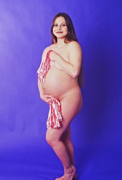 20P Pregnant Cheerleader nude