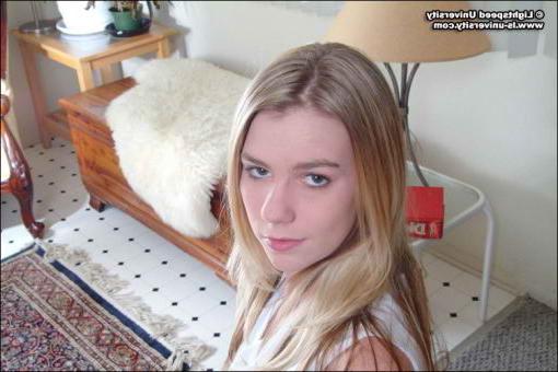 20P Blonde cheer spreading tight hole