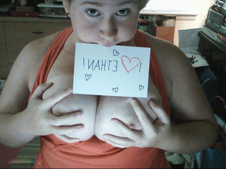 15P Short-haired BBW camwhore