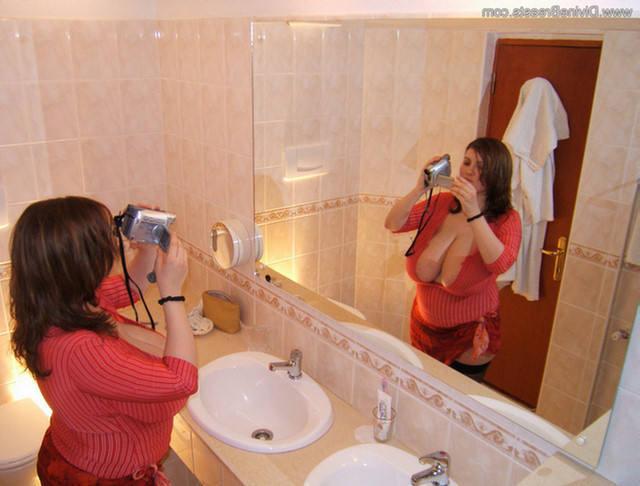 15P Alicia Loren playing with her camera in the bathroom