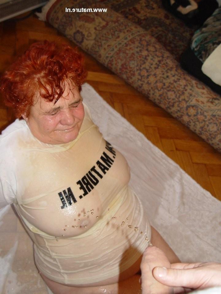 16P mature fat slut pissed under
