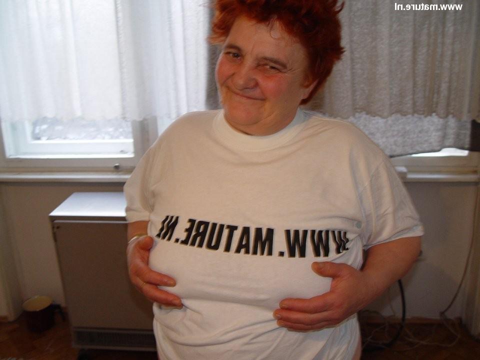 16P mature fat slut pissed under