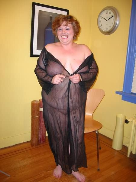 20P Busty fat mature lady