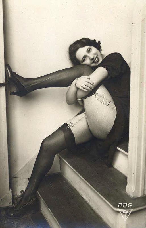 16P Vintage babes shows huge melons and fatty ass