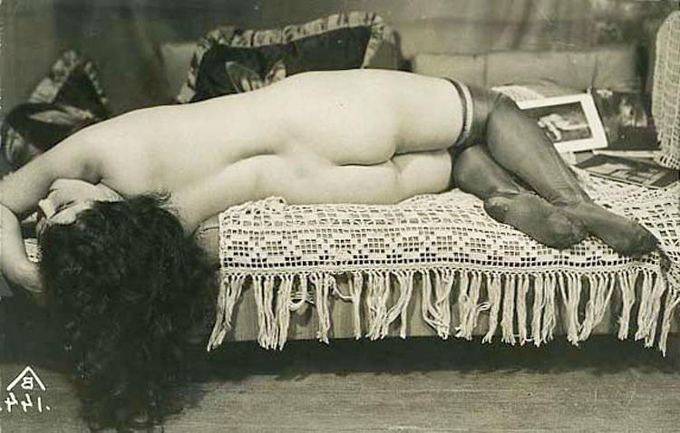 16P Vintage babes shows huge melons and fatty ass