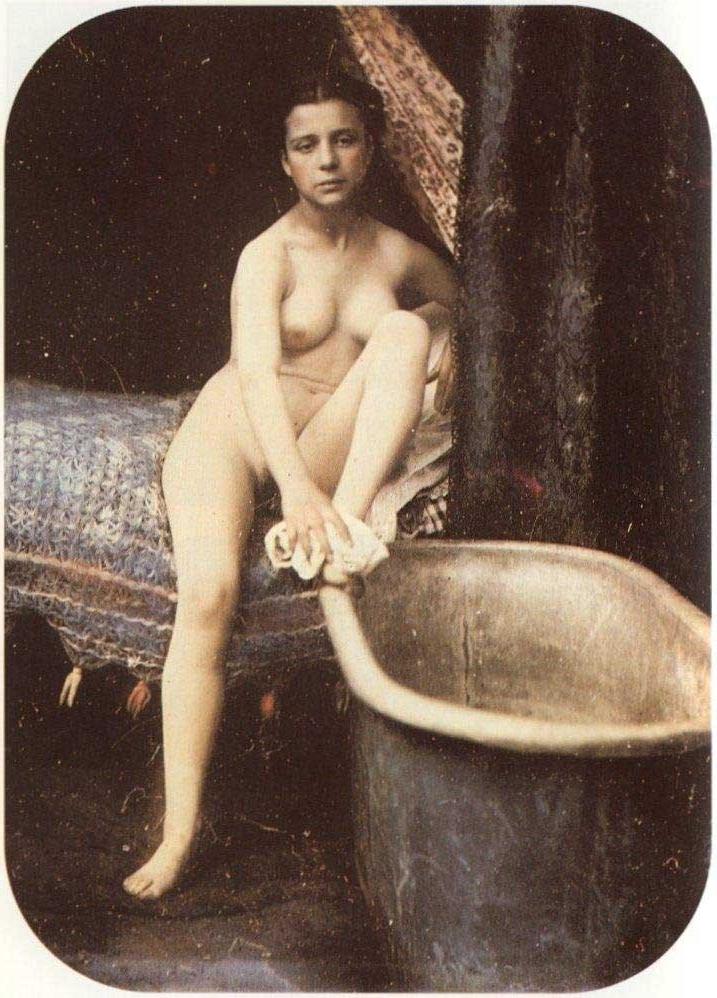 16P Vintage girls showing their sexy boobs in the past