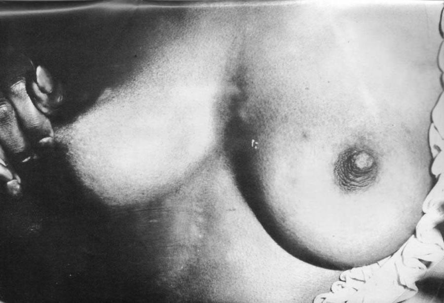 16P Vintage girls showing their sexy boobs in the past
