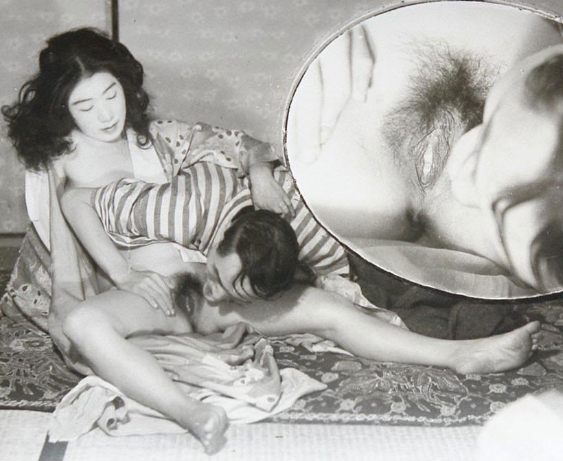 16P Some sexy and naked vintage chicks posing