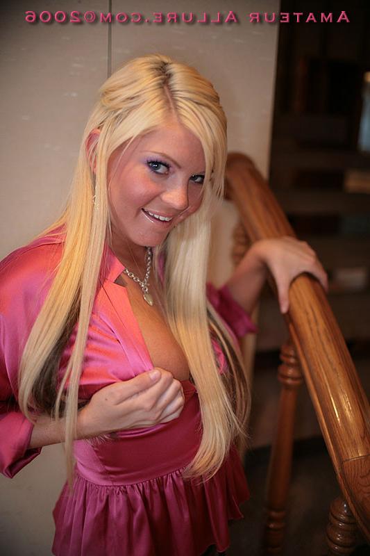 16P Blonde amateur babe giving head