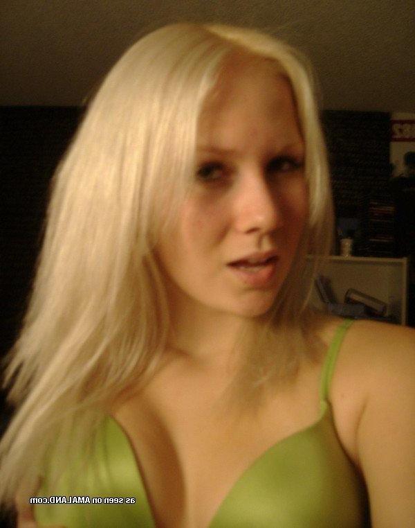 14P Compilation of a sexy blonde bimbo's naughty selfpics