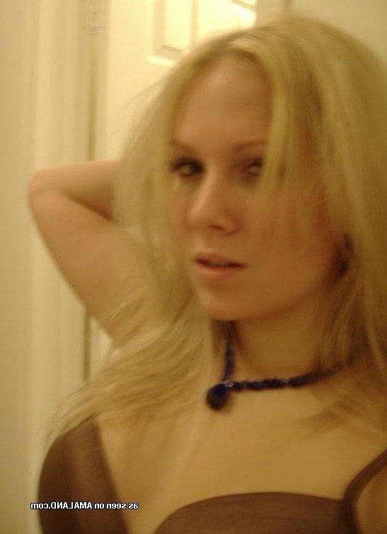 14P Compilation of a sexy blonde bimbo's naughty selfpics
