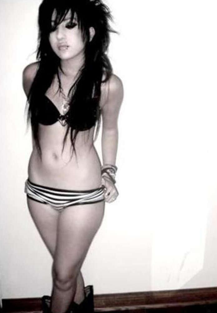 16P Pics of black-haired emo teens