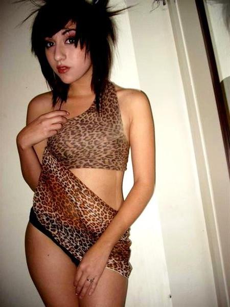16P Pics of black-haired emo teens