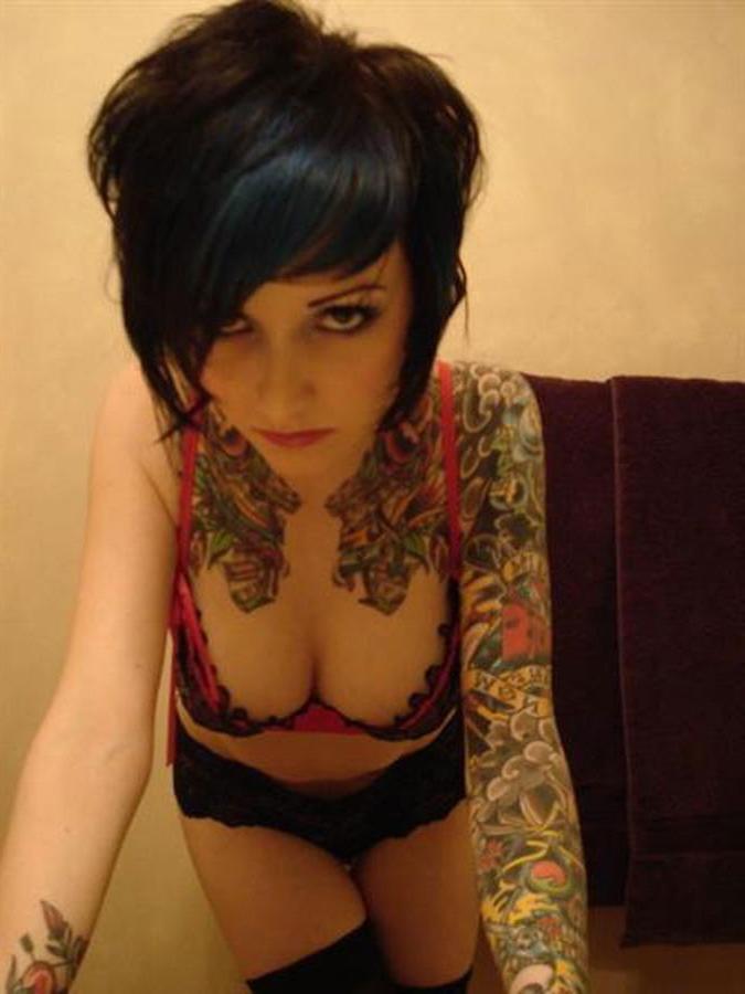 16P Pics of short-haired emo babe