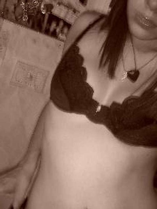 16P Pictures of a sexy cheerleader in her lingerie