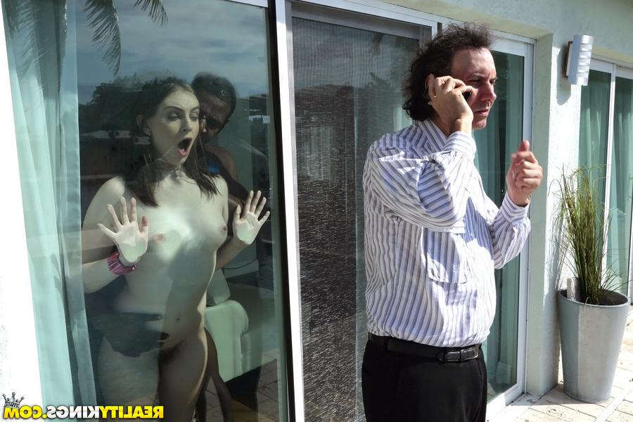 12P Teen Maya Kendrick betrügt BBC bei Cuckold-Sex-Action