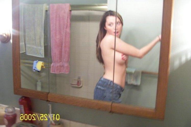 16P Busty girl's mirror pics and pussy shots