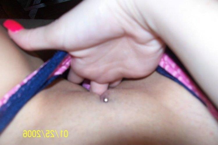16P Busty girl's mirror pics and pussy shots