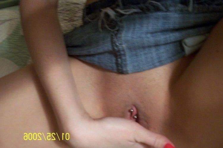 16P Busty girl's mirror pics and pussy shots
