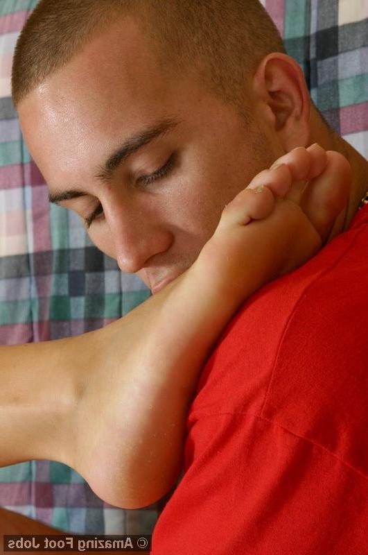 12P Blonde bimbo makes her bf worship her feet