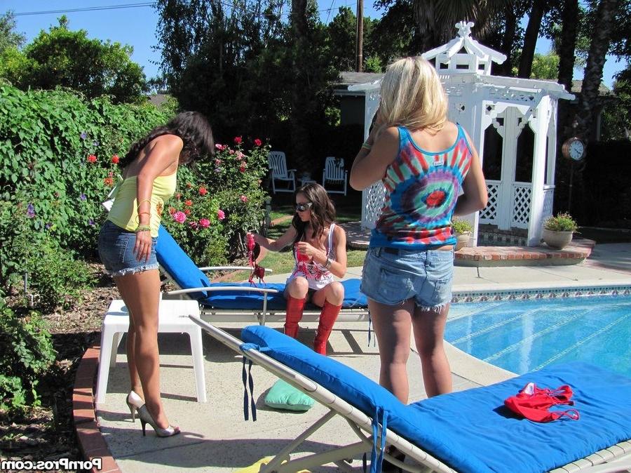 16P Bikini babe Mckenzie Lee drenched with man goo