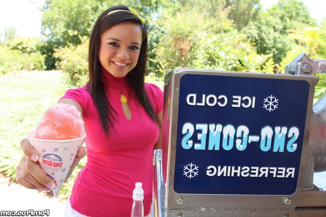 15P Bliss Lei sucks snow cone with cock milk