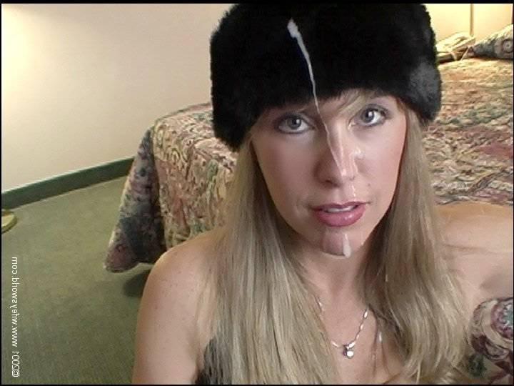 14P Mom in a black hat giving head