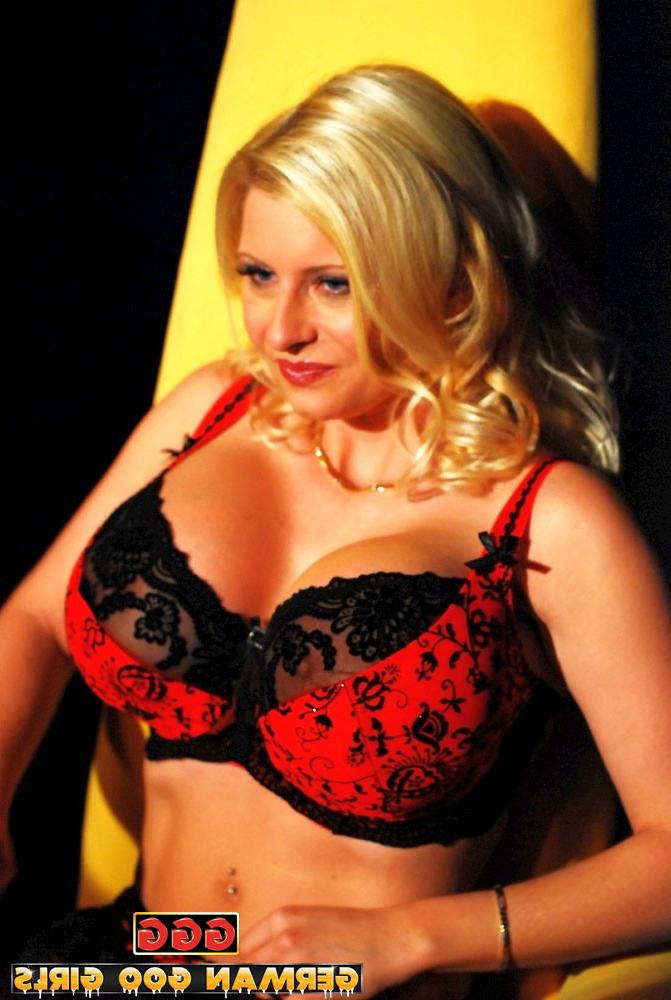19P A big titted blonde bukkake slut bathing in sperm at orgy