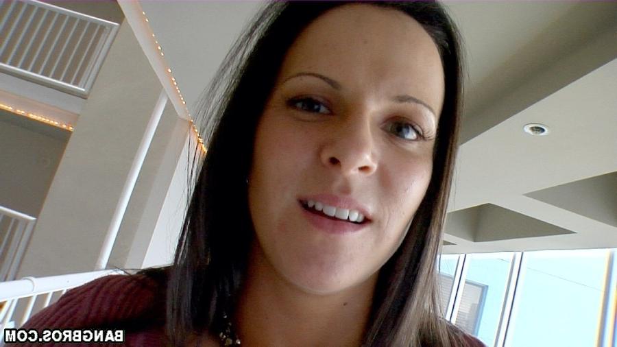 16P Dark haired hotty slobbers on a huge black cock