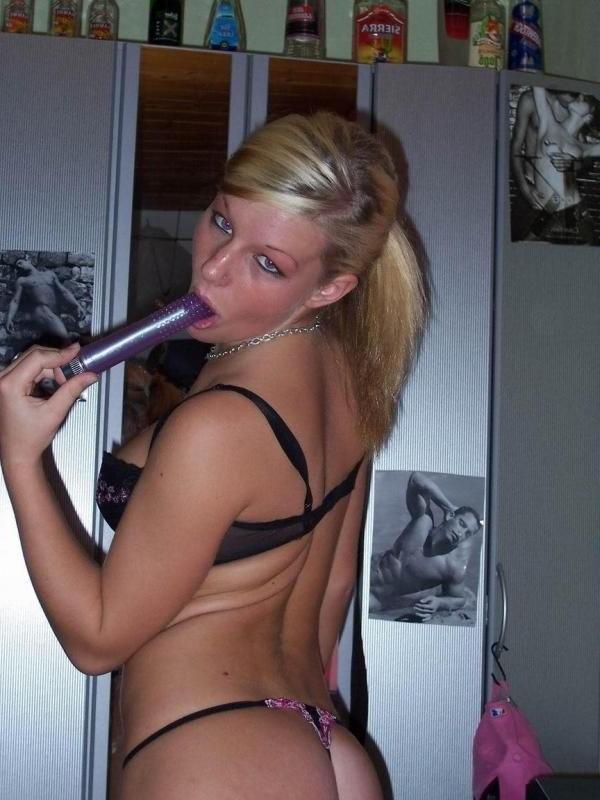 14P Slutty blonde bimbo flaunts sexy tight body in lingerie