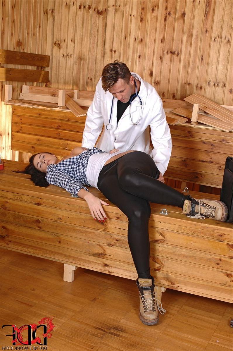 16P Paige Turnah construction babe gets tied up and toyed with