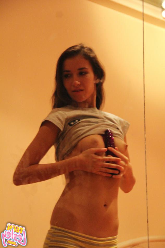 15P Teen watches herself masturbate with toy in mirror
